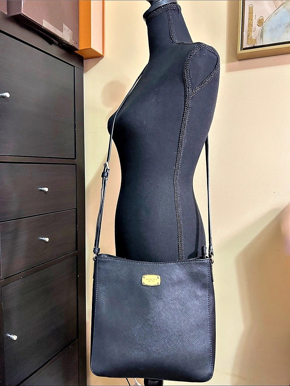 Michael Kors Jet Set Black Saffiano leather Crossbody Bag